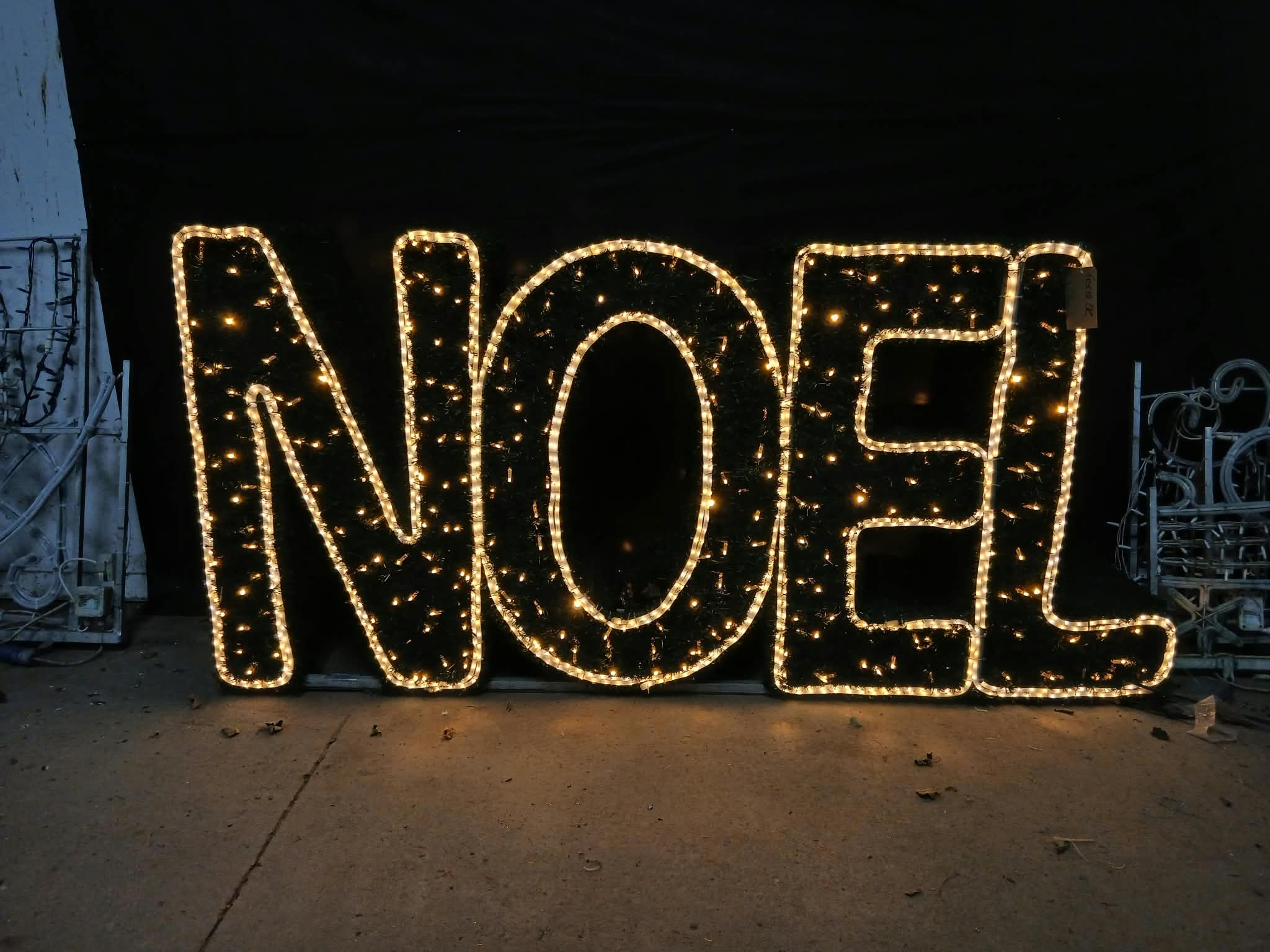 LED "Noel' Tinsel Display